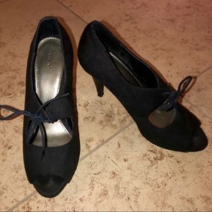 Fioni Lace Up Peep Toe Black Heel SZ 7.5 US